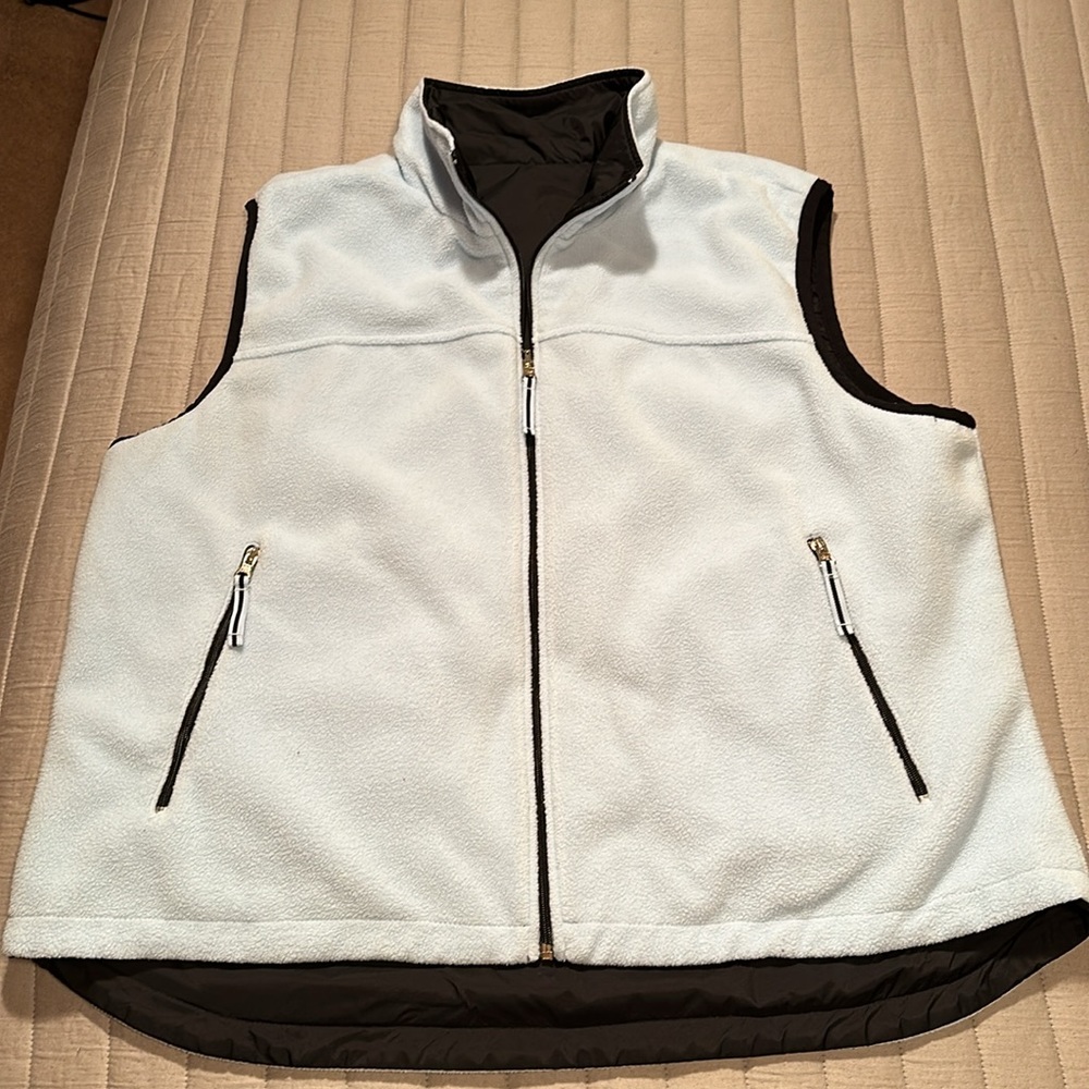 Athletic Works reversible vest, black & light blue